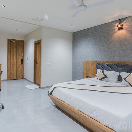 Hotel The Grand Heaven Gandhinagar Ngoại thất bức ảnh