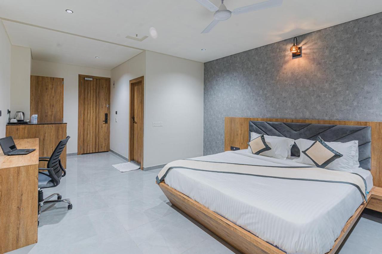 Hotel The Grand Heaven Gandhinagar Ngoại thất bức ảnh