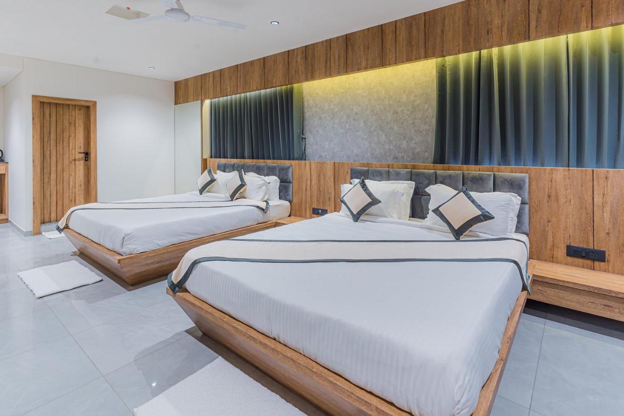 Hotel The Grand Heaven Gandhinagar Ngoại thất bức ảnh