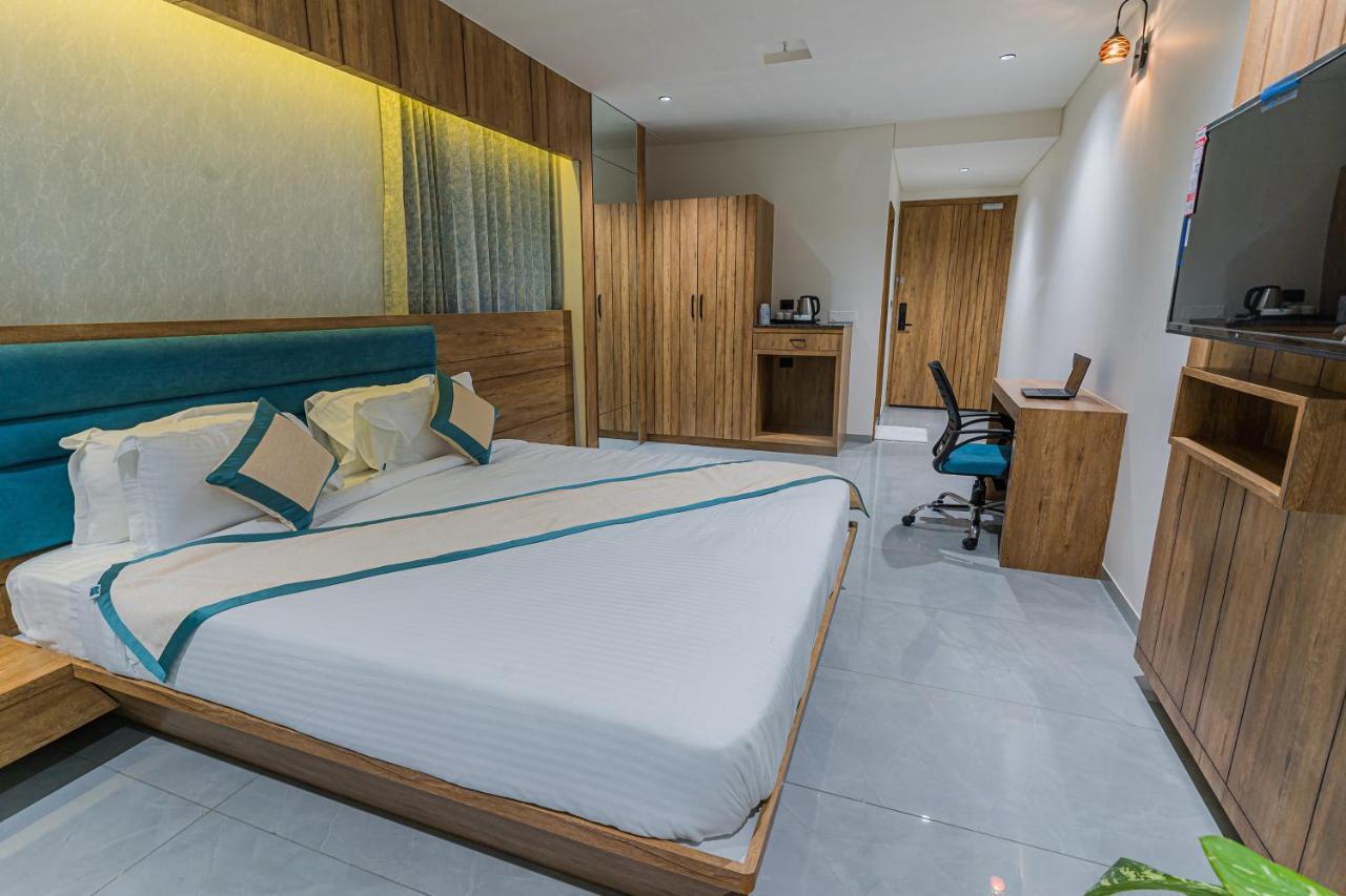Hotel The Grand Heaven Gandhinagar Ngoại thất bức ảnh