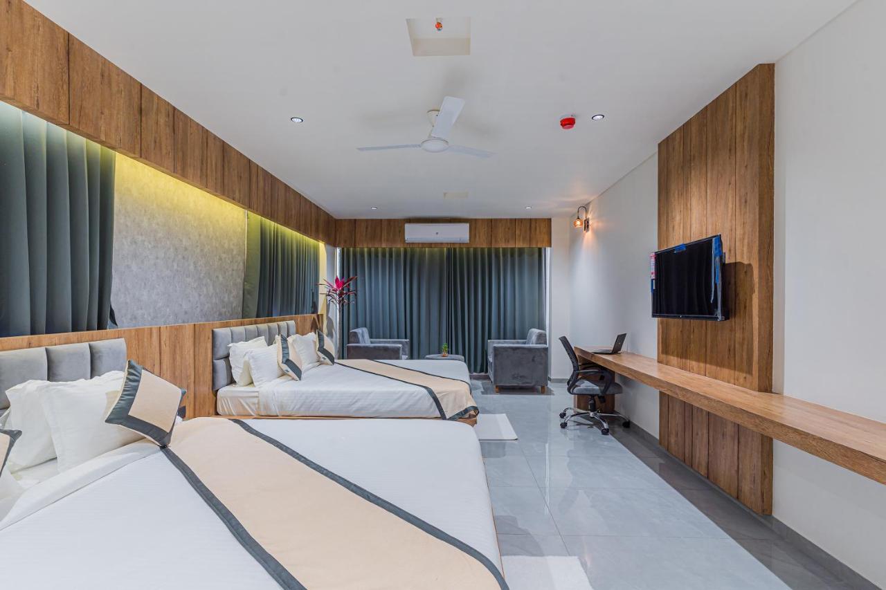 Hotel The Grand Heaven Gandhinagar Ngoại thất bức ảnh