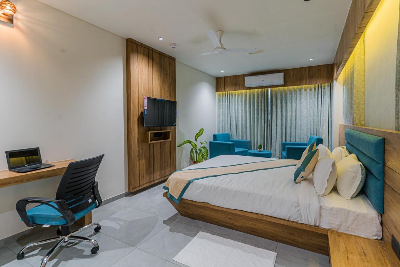 Hotel The Grand Heaven Gandhinagar Ngoại thất bức ảnh